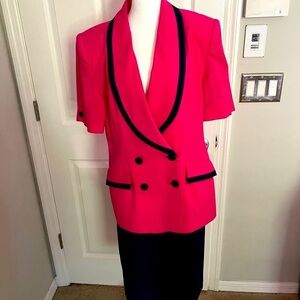 J. Gallery: Vintage Short sleeves hot Pink and Navy skirt suit.  Size 14